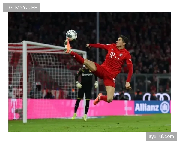 莱万多夫斯基再获德甲最佳球员称号，锋芒再现引领球队复苏